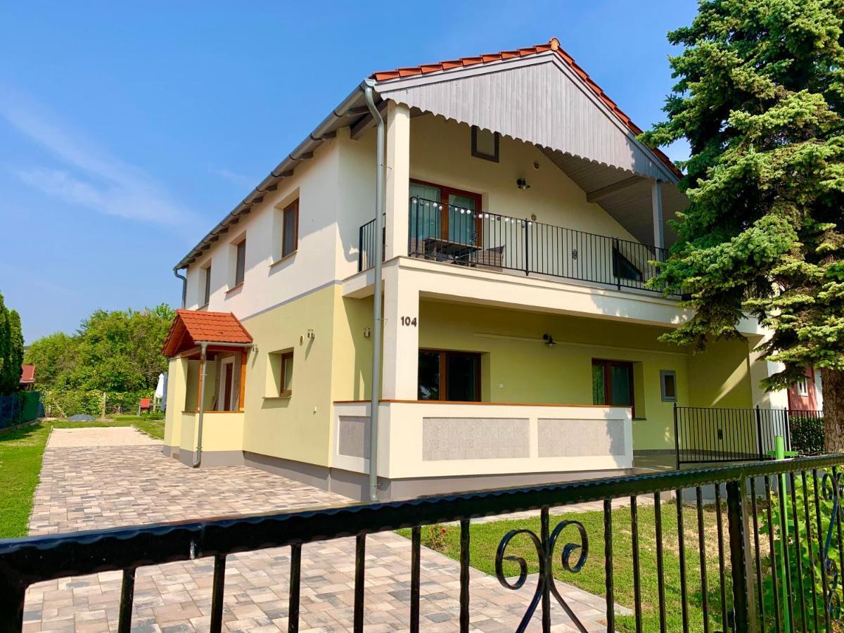 Pine&Chill2 Apartments Balatonalmádi エクステリア 写真